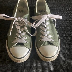 Gröna skor - Snygga gröna skor, använda några gånger, bra skick