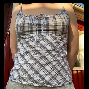 Linne - Ett linne som har används 1 gång och är i storlek M/S. 