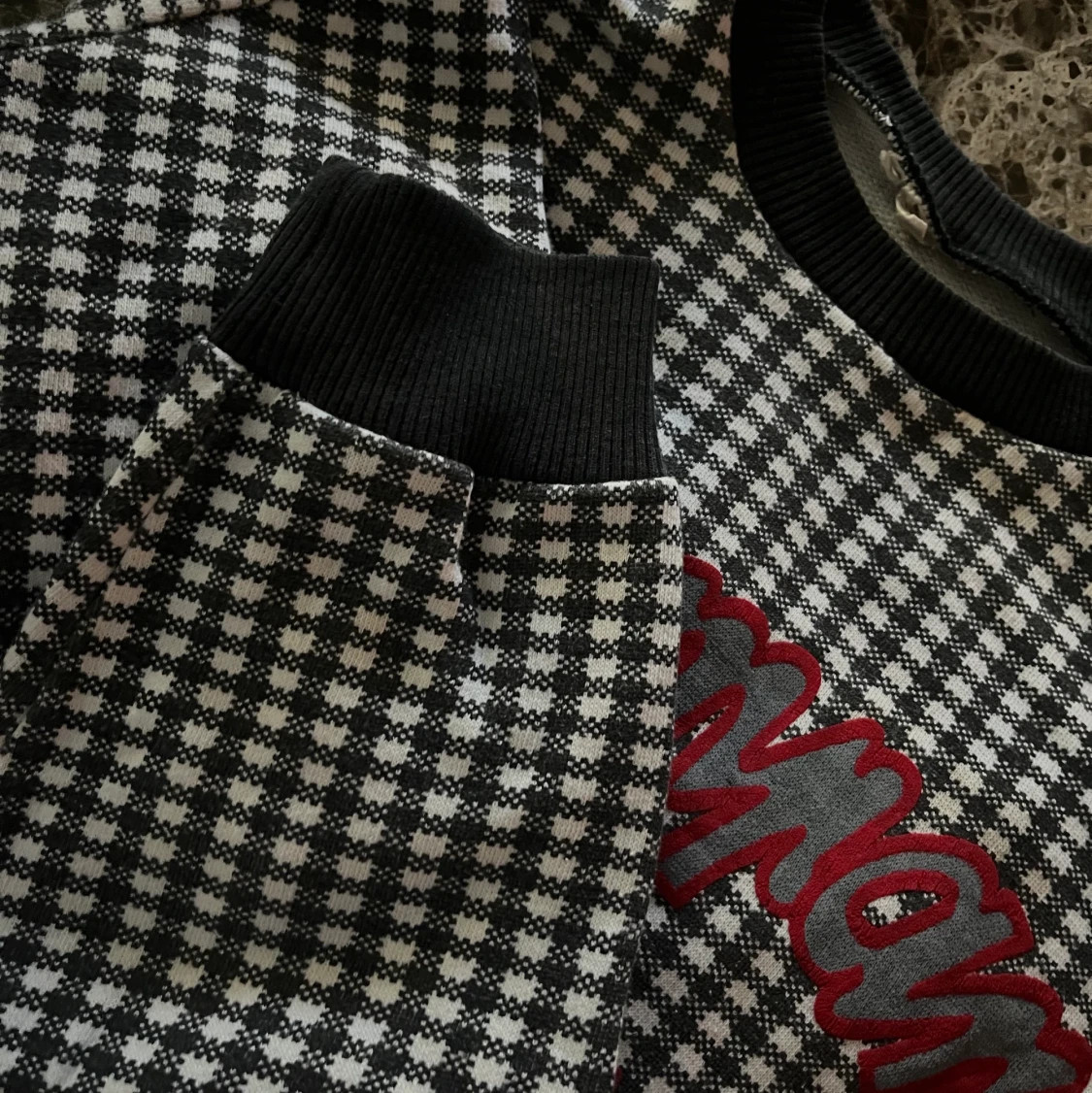 Rutig långärmad tröja - 91