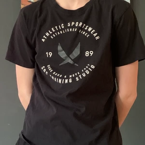 T-shirt - Snygg t-shirt i bra skick. Köparen står för frakt 