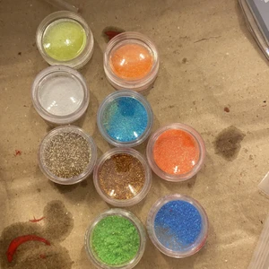 Glitter - Oanvänt glitter för att ha på exempel naglarna, 10kr/st 