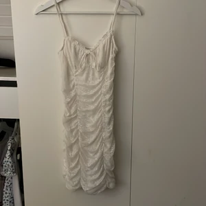 Klänning från h&m  - En fin sommar klänning som köptes förra året på h&m