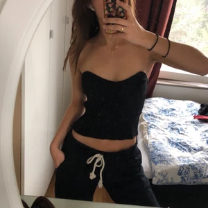 Stickad tubetop - Säljer denna super fina stickade tube toppen från shein i stl S för att den är för stor för mig. Skriv för fler bilder eller frågor💗 100 + frakt!