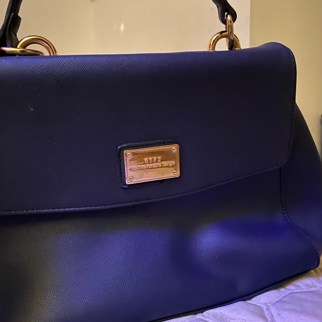 Mörk blå handväska  - 90