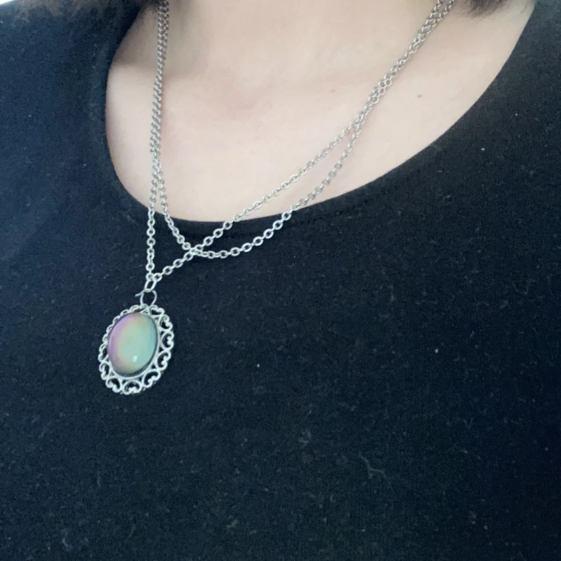 Halsband med sten i skiftande färger!! - 91