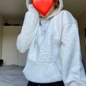 Hoodie OverSized XS-S - Fint skick! I strl XS men passar även S då den är oversized. Köparen betalar frakten!