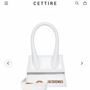 Jacquemus väska - Använd ett par gånger. Har inte kvar dustbag, kvitto osv därav priset. Det e inte den minsta versionen utan den mellan stora