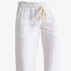 Roxy linnesbyxor i storlek L - Säljer nu mina linnesbyxor då dom är förstora för mig. Har använt dom några gånger förra sommaren men dom är fortfarande i ett väldigt bra skick. Kom privat för föera bilder.