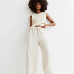 Linnebyxor från H&M - Eftertraktade linnebyxor som är slutsålda på hemsidan, säljer då de är förstora. Endast testade! Köparen står för frakten