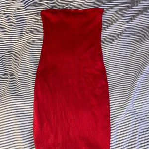 Figursydd klänning - Jättefin figursydd klänning, använd typ 2 gånger men säljes pga inte min stil längre