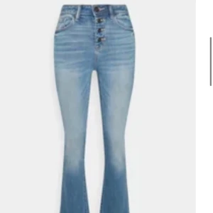 American Eagle jeans - Jeans från american Eagle i storlek S. Frågor eller fler bilder på byxorna kan tas privat. Kan posta eller mötas upp i centrala Stockholm💗