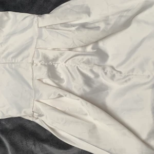 Kläning stl 140 - Den e ny skick och knappast andvänd 