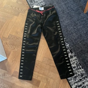 Heliot Emil byxor - Säljer dessa heliot Emil byxor i strl small Kan fraktas Använda 1 gång