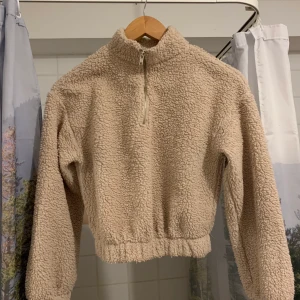 Flis kofta - Fliskofta från Gina tricot Storlek xxs Använd få ggr 