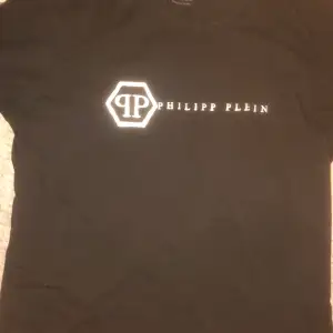Säljer en PP T-shirt. Kan möjligtvis bytas mot något
