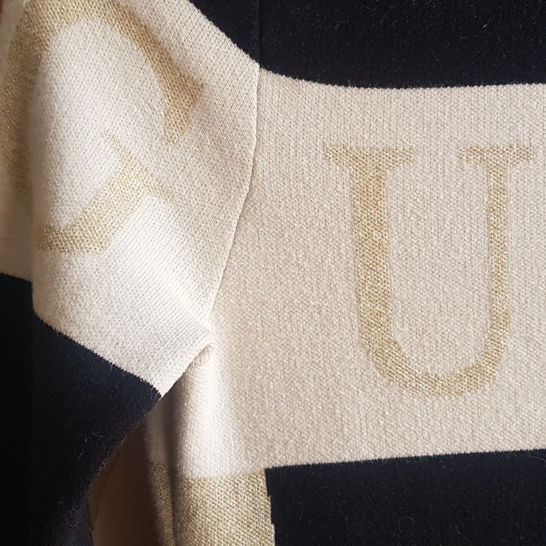 Klänning från Guess.  - 90