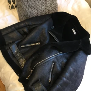 Nakd jacka - Säljer min bikerjacket ifrån na-kd ! Fint sick. Storlek 36 