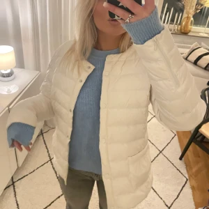 Stickad tröja  - Sjukt fin ljusblå stickad tröja från Chiquelle💗 Använd därav något nopprig