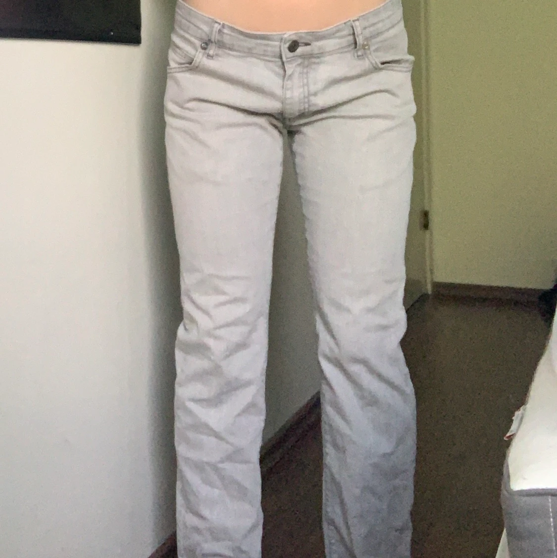 Grå lågmidjade jeans