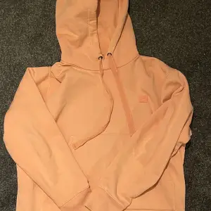 Jättefin hoodie från acne studios! Storlek L, men passar medium om man vill ha lite oversize fit! Nypris ligger på 2400. Kvitto finns