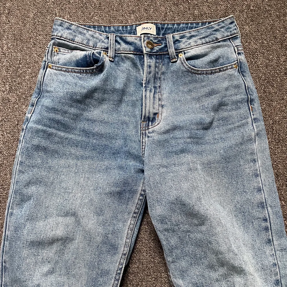 Jeans från Only Använd ett fåtal gånger, är i bra skick😊. Jeans & Byxor.