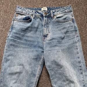 Jeans från Only Använd ett fåtal gånger, är i bra skick😊
