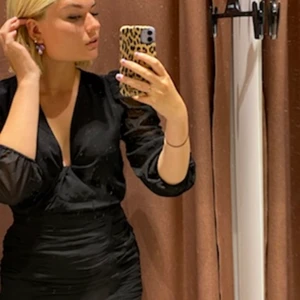 En svart bik bok klänning  - Den på bilden är en 36 och den var för liten så chansade senare och köpte en 40 men den var alldeles för stor! Så aldrig använd