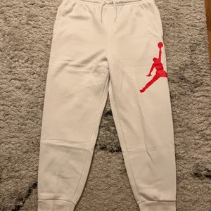 Jordan träningsbyxor  - Helt ny Jordan träningsbyxor  Storlek L