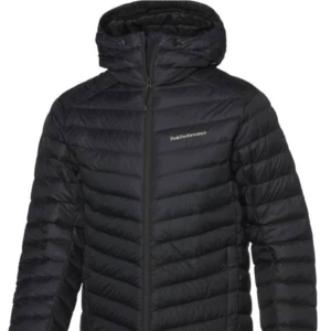 Jacka - Säljer min peakperformace jacka då den har blivit för liten. Det är en perfekt höst/vinter jacka. Super bekväm och varm! Hör av er för bilder vid intresse.