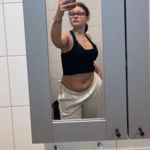 Byxor  - Säljer även dem här fina byxorna passar perfekt.