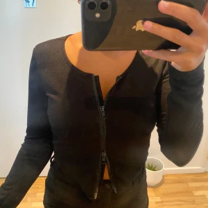 Toppar  - Två snygg toppar 