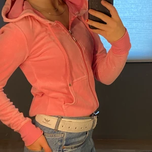 Rosa tröja - En rosa tröja från Cubus som inte är min stil riktigt. 