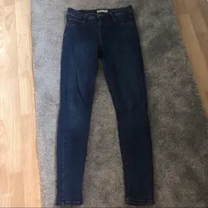 Mörkblå jeans från Cubus. Använda cirka 2 gånger. Köparen står för frakten!💙