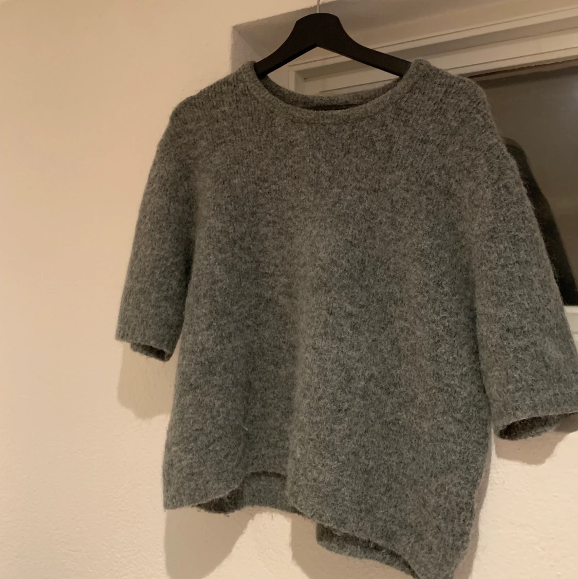 Grå T-shirt-stickad  - 90