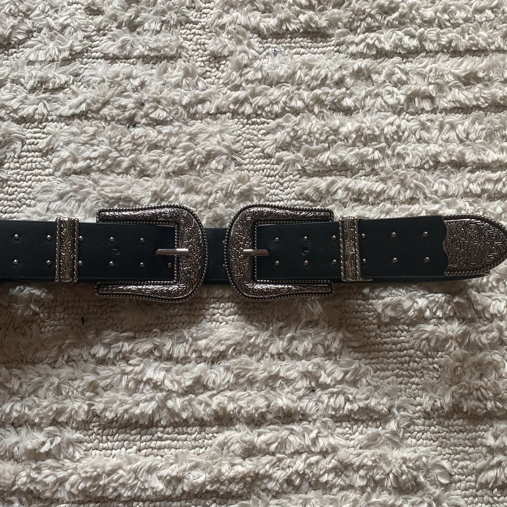 Hejsan! säljer mitt liknande bb belt, jag vågar ingen användning av den så bättre att någon annan har den 💗. Accessoarer.