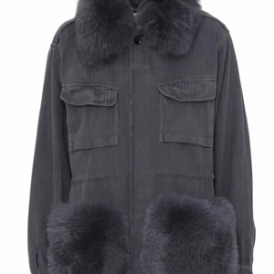 Custommade jacka - Säljer min jättefina Custommade jacka. Om ni vill ha fler bilder är det bara att höra av er. Storlek S/M.