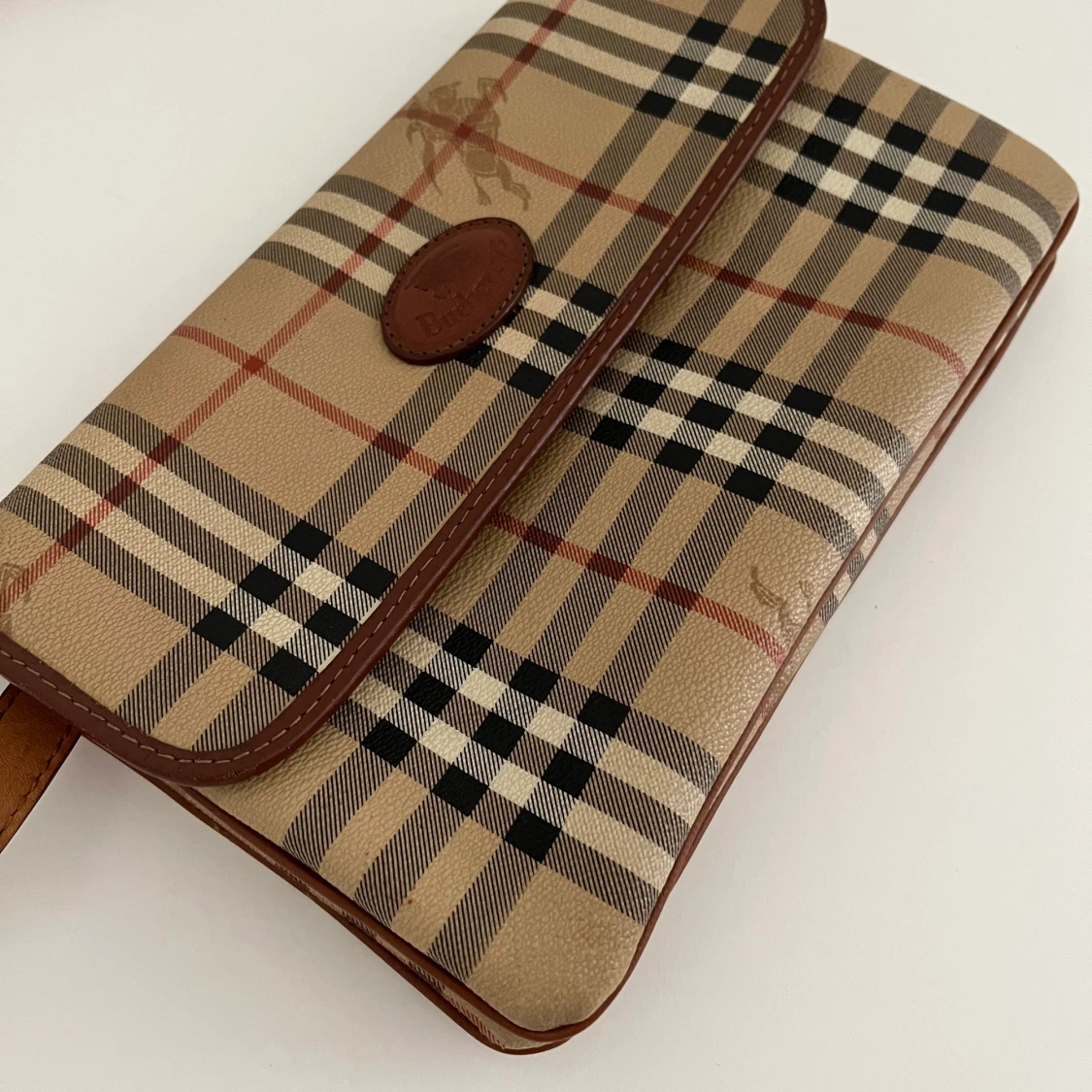 Burberry cluth eller crossbody - 90