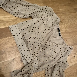 Blus xs - blus från gina tricot xs. Så fin men för liten för mig, oanvända. Köparen står för frakt