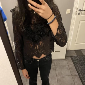 Fin zara topp!  - Säker denna snygga och helt oanvända zara topp med prislapp kvar.💓💓 Kan köpa direkt för orginalpriset. Den är stl Xs. Pris går och diskutera och köparen står för frakt💓💓