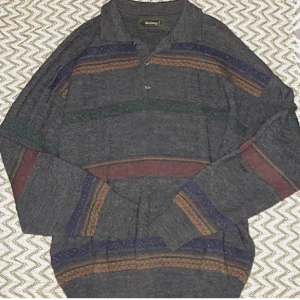 Mysig vintage tröja - Supersöt tröja som jag älskar men kommer tyvärr aldrig till användning. Lägger ut igen pga oseriös köpare!!