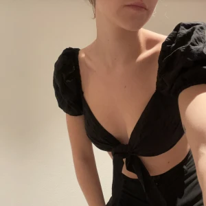 Knyt topp  - Super söt knyt topp från Collusion, köpt på ASOS. Aldrig använd! 