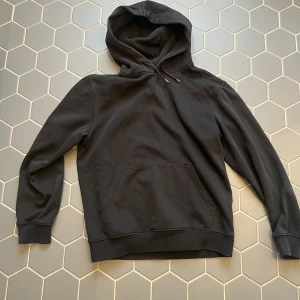 Weekday Hoodie - Weekday hoodie i bra skick, Strl XS passar S/M