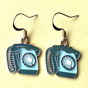 Retro telefon örhängen  - Nickelfria krokar och fri frakt 💚