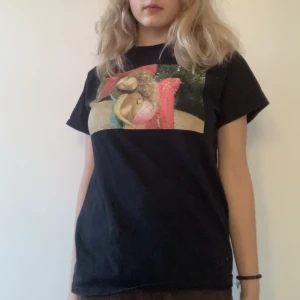 Beyonce merch  - T-shirt med tryck på Beyonce, köpt på en av hennes konserter. 