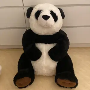 En jättestor panda från gröna lund 