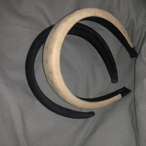 Diadem - Två puffiga diadem från Åhléns som knappt är använda 