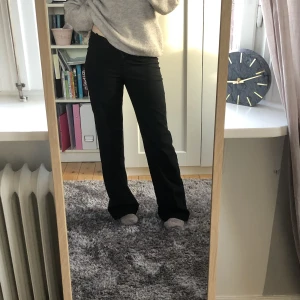 Kostymbyxor  - Så snygga lågmidjade kostymbyxor, inte använda så mycket och superbra skick! Nypris 350💕 