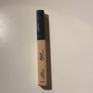 Concealer  - Säljer denna concealer för den är för mörk för mig bara testad på handen