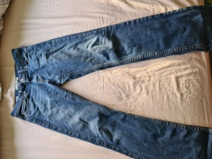 Hollister jeans - Hollister jeans som jag säljer för att de är för små, riktigt bekväma. Byxorna är slimstraight fit