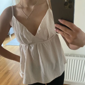 Vero Moda topp - Super fin vero Moda topp i storlek M💞nyskick då den inte har använts 